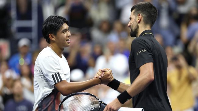 Djokovic "bertahan" dan meraih prestasi bersejarah di Grand Slam, tetapi dengan keraguan tentang bentuk fisiknya