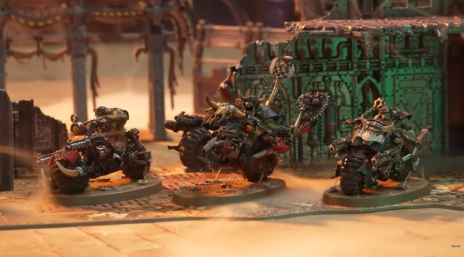 Warhammer meluncurkan medan yang sudah dicat sebelumnya, dirilis dengan edisi ke-11