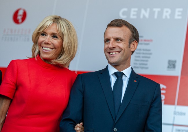 Sepuluh orang diadili karena mengklaim istri Macron adalah seorang pria bernama Jean-Michel Trogneux