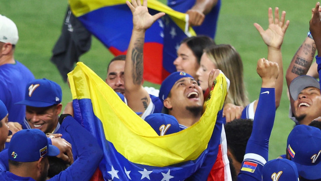 Venezuela mengalahkan Amerika Serikat di World Baseball Classic, trofi bisbol besar pertama dalam beberapa dekade