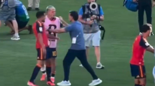 Roberto Ayala meminta maaf atas dorongan melawan Dani Olmo di final Piala Dunia, 