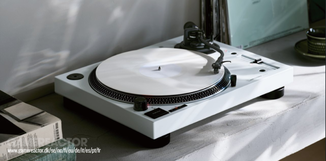 Audio-Technica menghadirkan meja putar AT-LP120XBT-USB model putih