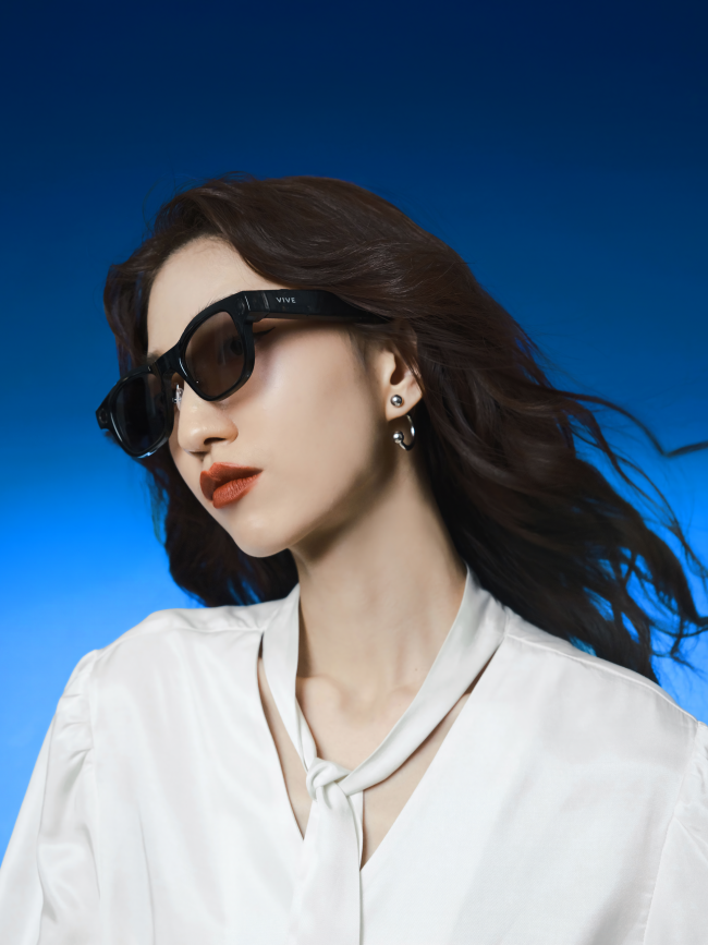 HTC mengumumkan kacamata wearable berbasis AI pertama