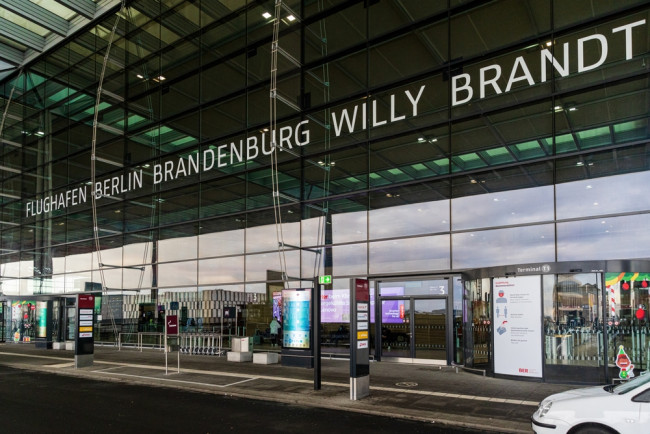 Bandara Berlin ditutup karena pemogokan menghentikan penerbangan