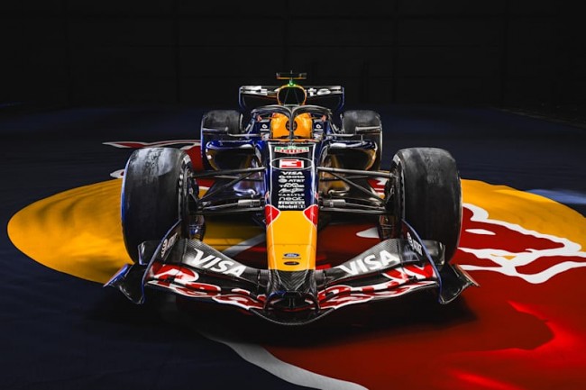 Red Bull melakukan hal yang tidak terpikirkan dan menghadirkan mobil F1 2026-nya dengan corak segar