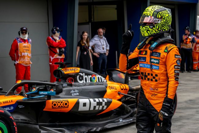 McLaren meminta maaf kepada Norris dan Piastri setelah kesalahan besar yang menyebabkan diskualifikasi