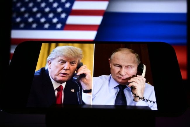 Trump dan Putin berbicara tentang perang dan perdamaian selama panggilan telepon