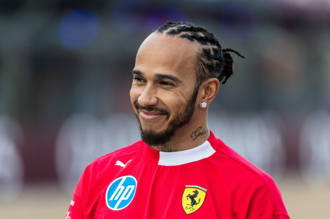 Lewis Hamilton menjadi juara Grand Prix Formula 1 tertua sejak 1970 di Barcelona