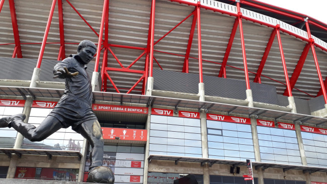 Benfica sekali lagi menandakan Eusébio untuk membela diri dari tuduhan rasis setelah insiden Prestianni-Vinícius