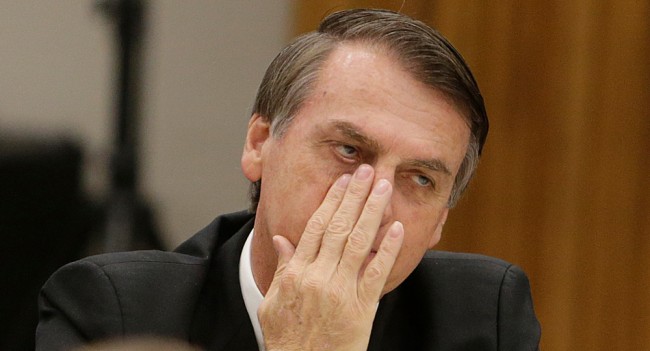 Bolsonaro beralih ke buku untuk memangkas waktu penjara