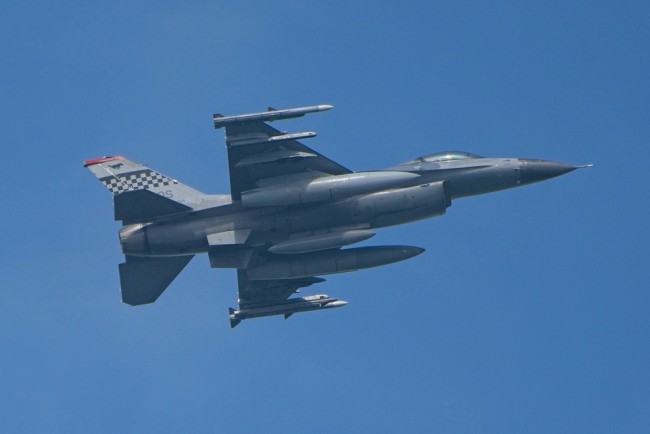 Korea Selatan mengacak jet tempur setelah pesawat militer China dan Rusia memasuki zona pertahanan udara