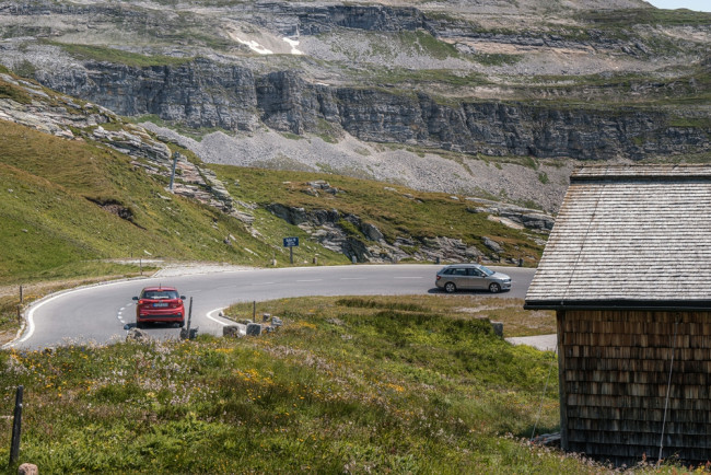 Pendaki didakwa dengan pembunuhan setelah meninggalkan pacarnya untuk meninggal di puncak tertinggi Austria