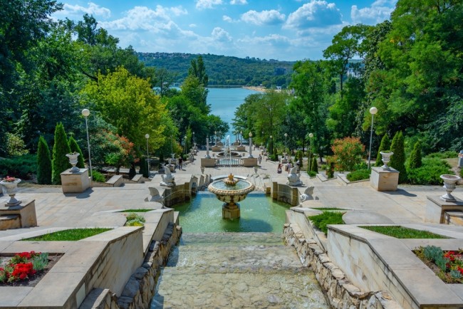 Partai pro-Uni Eropa memenangkan mayoritas atas partai pro-Rusia dalam pertempuran untuk Moldova