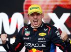 Sebastian Vettel menunjukkan keunggulan Max Verstappen melawan Norris dan Piastri