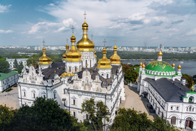Katedral Kyiv yang bersejarah dari abad ke-11 dilanda serangan Rusia: Sembilan orang tewas dalam serangan terbaru