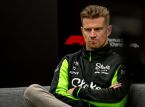 Nico Hulkenberg diucapkan selamat oleh pembalap F1 setelah podium pertamanya dalam 15 tahun