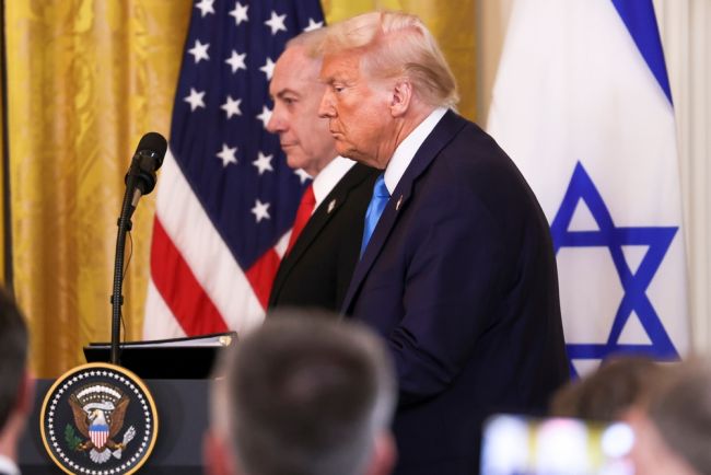 Israel dan Iran memperdagangkan tembakan rudal dalam pertukaran pertama sejak April
