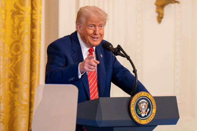 Tur Teluk Trump mendekati akhir saat UEA mendorong status pembangkit tenaga listrik AI