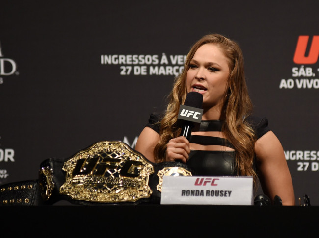 Ronda Rousey akan menjalani lebih banyak tes medis dari biasanya karena riwayat gegar otaknya