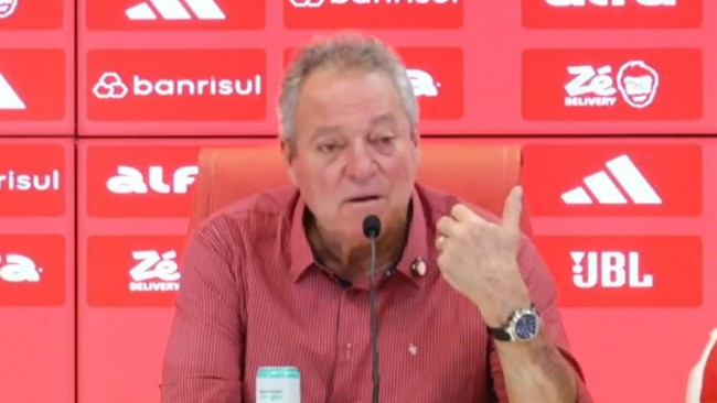 Pelatih Brasil mengeluarkan permintaan maaf yang tidak menguntungkan setelah komentar homofobia: "Warna tidak mendefinisikan jenis kelamin, yang mendefinisikan adalah karakter"