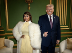 Nicki Minaj menyatakan dirinya sebagai "penggemar nomor satu" Trump dan memamerkan visa kartu emas
