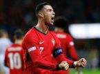 Cristiano Ronaldo kembali menduduki puncak daftar atlet dengan bayaran tertinggi Forbes, hampir menggandakan yang kedua