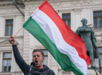 Orb&aacute;n digulingkan setelah 16 tahun saat Hongaria beralih ke oposisi pro-Uni Eropa, kemenangan bagi Eropa melawan Rusia