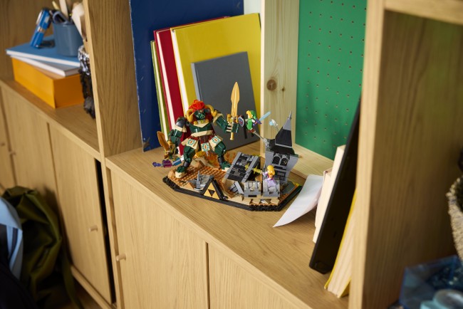Link dan Ganon bentrok di set Lego The Legend of Zelda: Ocarina of Time 