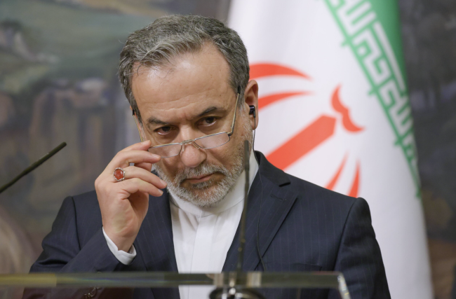 Iran memperingatkan "tanpa pengekangan" jika situs energi dihantam lagi