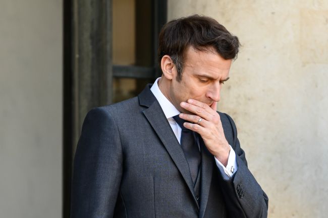 Macron mendesak Eropa untuk mengejar ketinggalan dalam perlombaan AI