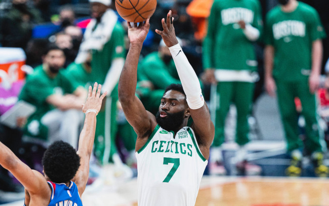Jaylen Brown dari Boston Celtics didenda $ 50.000 karena mengkritik wasit di Twitch