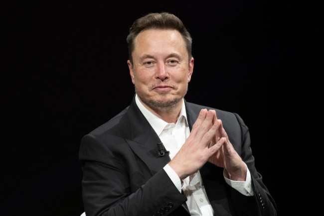 Tesla meluncurkan rencana pembayaran $ 1 triliun yang belum pernah terjadi sebelumnya untuk Musk