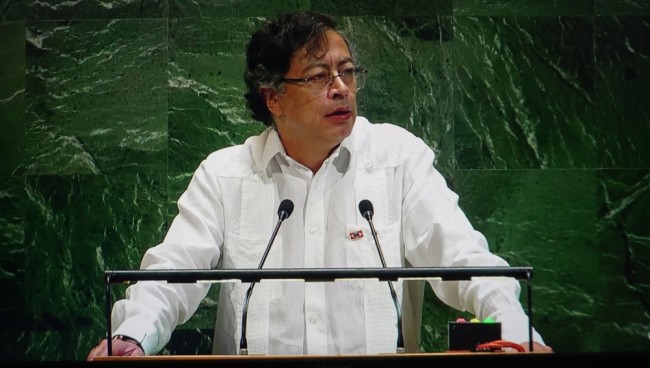 Trump mengalihkan fokus dari Venezuela dan mengancam Kolombia dengan tarif