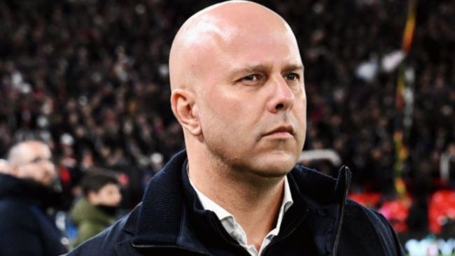 Arne Slot diperkirakan akan melanjutkan di Liverpool jika mereka mengamankan tempat di Liga Champions