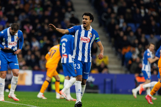 Protokol anti-rasisme diaktifkan dalam pertandingan LaLiga antara Elche dan Espanyol saat Rafa Mir menghina Omar El Hilali