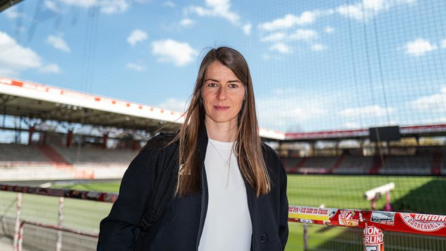 Marie-Louise Eta menjadi pelatih wanita pertama di Bundesliga dan salah satu dari lima liga Eropa teratas