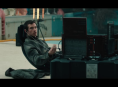 Mark Strong memiliki rambut di teaser resmi Neuromancer 