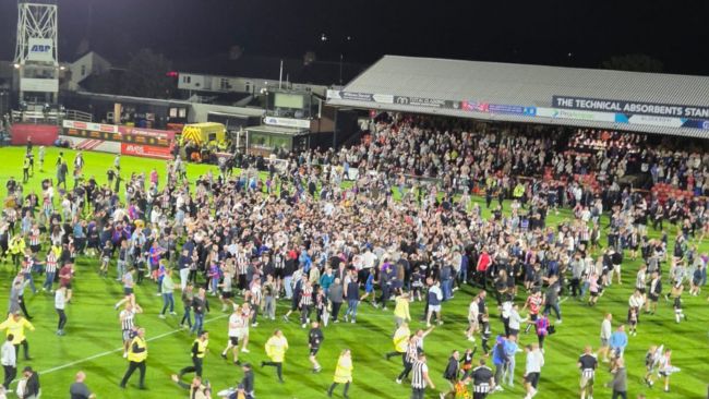 Manchester United menderita "salah satu tersingkir paling memalukan dalam sejarah" melawan klub divisi empat