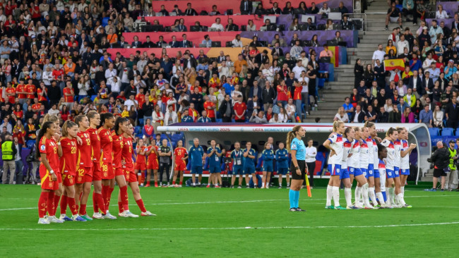 Pertandingan kualifikasi Piala Dunia Wanita pada hari Selasa, termasuk Inggris vs Spanyol