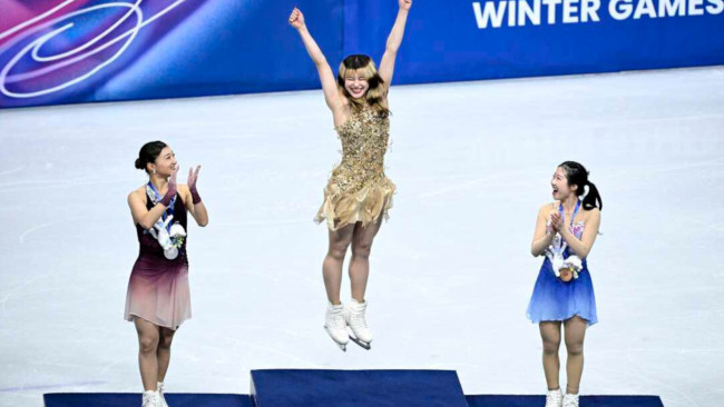 Alysa Liu memenangkan medali emas untuk AS empat tahun setelah pensiun dini dari figure skating
