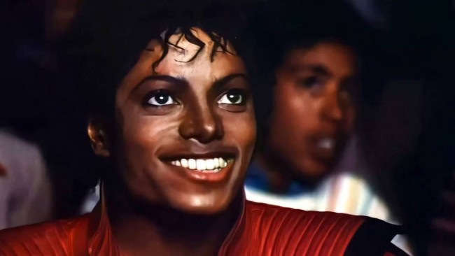 Michael Jackson kembali ke tangga lagu musik 10 Besar dengan lonjakan besar Halloween Thriller