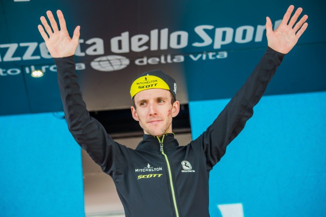 Simon Yates, pemenang Giro d'Italia 2025, mengumumkan pensiun mengejutkan