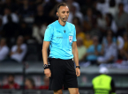 CEO Bayern Munich mengkritik kurangnya pengalaman wasit dalam pertandingan Bayern vs PSG
