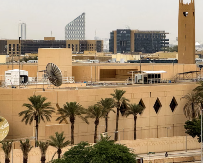 Hari ke-4 konflik: Drone Iran menghantam kedutaan AS di Riyadh, Israel mengirim pasukan ke Lebanon