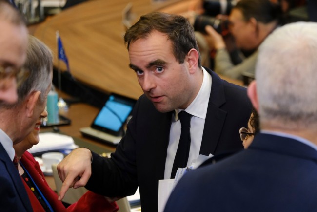 Macron menunjuk kembali Lecornu sebagai perdana menteri