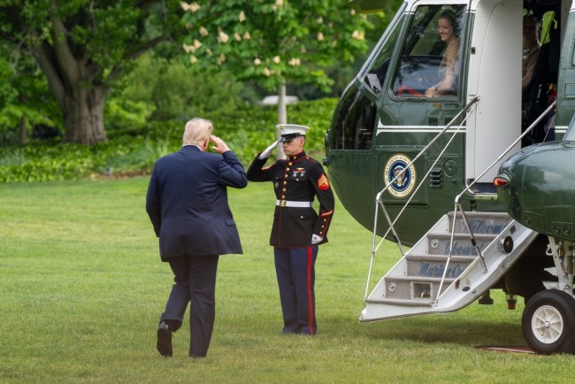 Trump mengapungkan rekor anggaran militer ,5 triliun untuk tahun 2027 (naik dari 0 miliar pada tahun 2026)