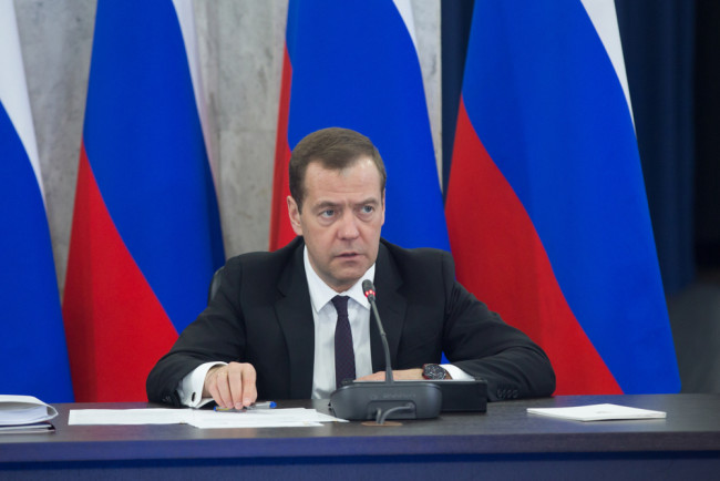 Medvedev memperingatkan PERANG DUNIA KETIGA "tidak diragukan lagi akan dimulai" jika Trump melanjutkan "jalur gila"
