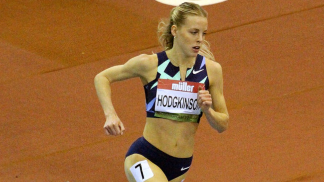 Keely Hodgkinson berlari tercepat di putaran pertama 800m di Birmingham, mengincar gelar Eropa ketiga berturut-turut