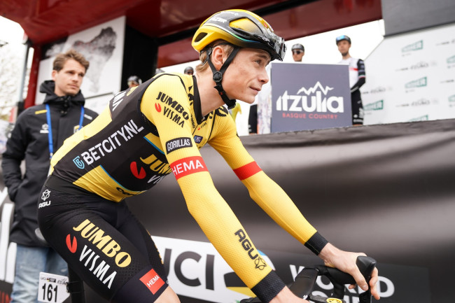 Jonas Vingegaard bergabung dengan klub pengendara sepeda elit yang telah memenangkan ketiga Grand Tour setelah menang di Italia