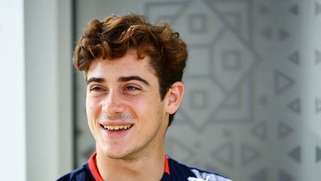 Franco Colapinto diuntungkan dari malam yang penuh gejolak di Alpine setelah pengunduran diri Team Principal
